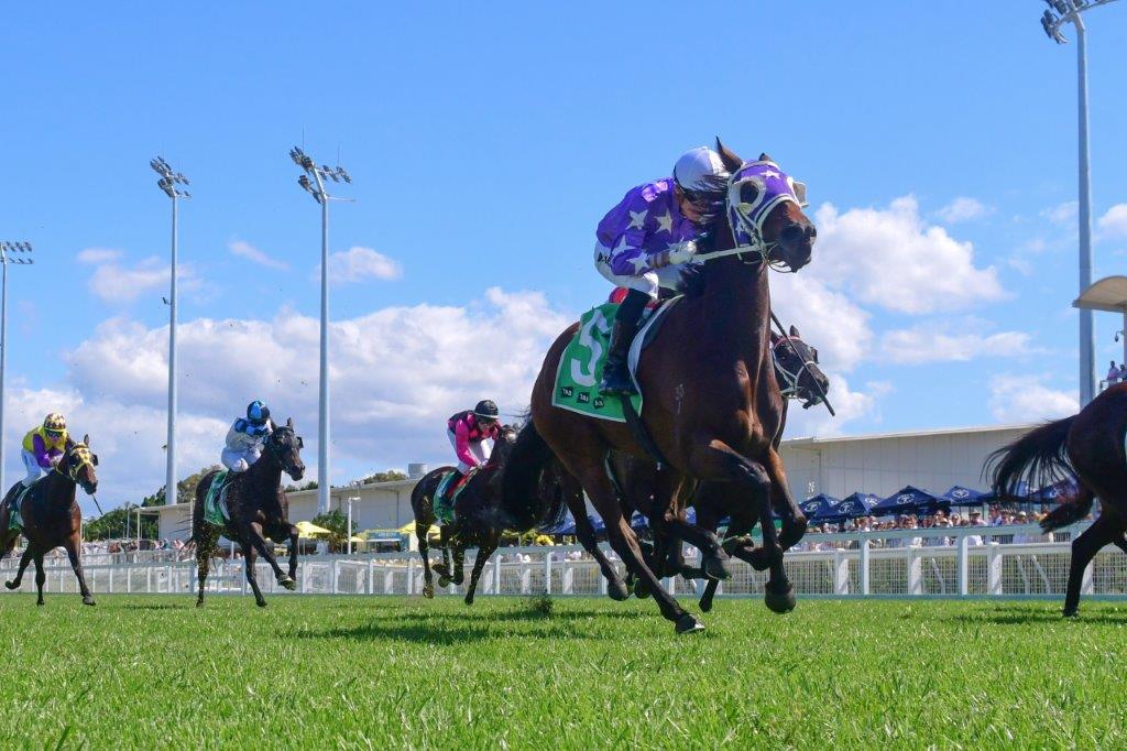 CAVARETTA salutes with a rails run at the Gold Coast